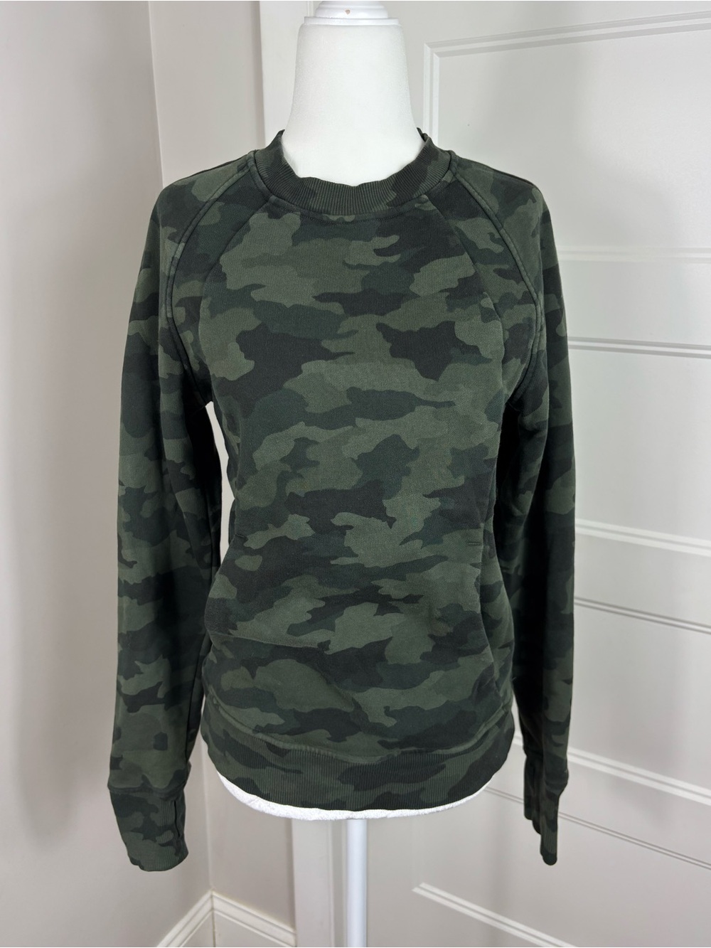 Lululemon Scuba Crew Heritage 365 Dark Olive Camo Size 6